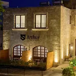 Arthur Suites In Old Town