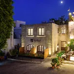 Arthur Suites In Old Town