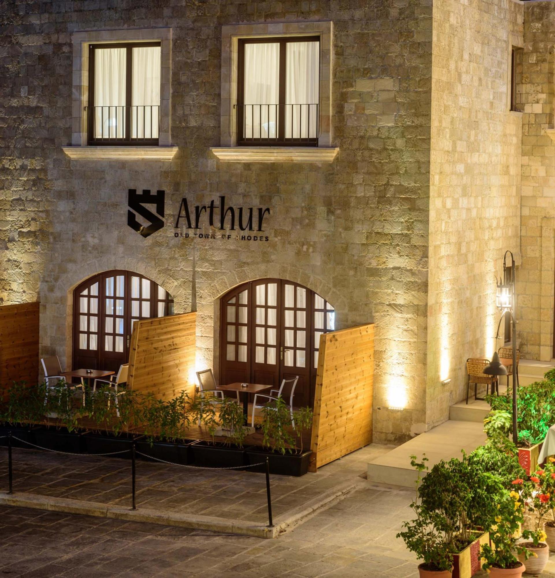 Arthur In Old Town Hotel *